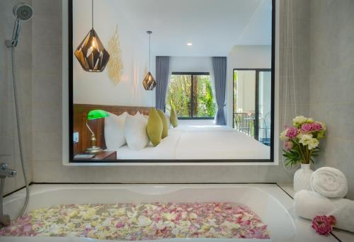 room detail thumbnail 0