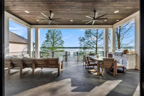 Campa Royale with Concierge Services in คิงส์แลนด์ (TX)