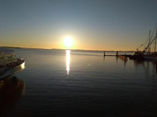 周邊環境, Little Freedom Modern retreat in 尤貝克