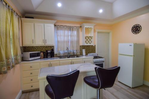 Apartment Soleil- Because Location really is everything! in โซเฟรียร์