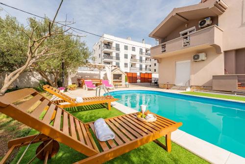 Apartment with Pool View  image 9
