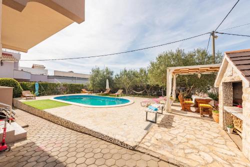 Apartment Kiara with Pool - image 5