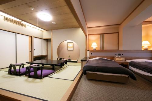 room detail thumbnail 1