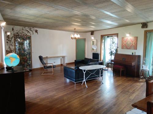 Tournan en Brie, centre ville, superbe appartement in Озуар-ла-Фер'єр