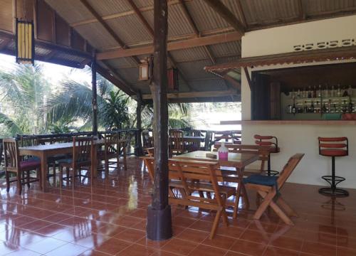 Restaurant, Seaside Sanctuary Bungalows near Diamond Cliff Beach
