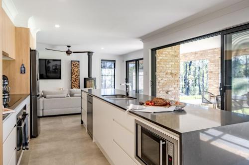 Forever Sunday - Plunge Pool, Woodfire pizza oven, Outdoor firepit in Yatte Yattah