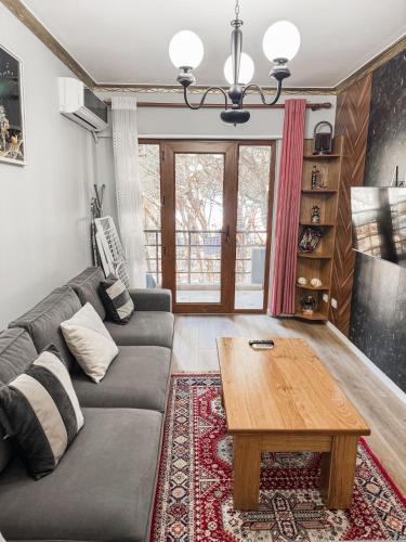 One-Bedroom Apartment image 5