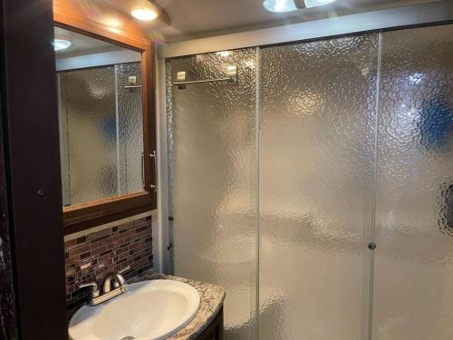 Entire 1bedroom RV Camper in Fort Pierce, USA