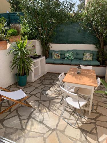 Bright studio with small terrace, Fréjus (foto 2)