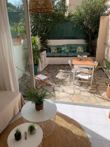 Bright studio with small terrace, Fréjus (foto 3)