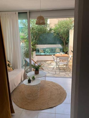 Bright studio with small terrace, Fréjus (foto 4)