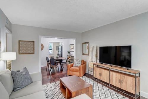 Modern 2 BR Condo - 2 block from San Marco in Jacksonville, USA