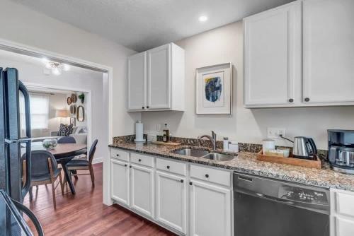 Modern 2 BR Condo - 2 block from San Marco in Jacksonville, USA