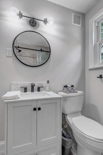 Modern 2 BR Condo - 2 block from San Marco - image 12