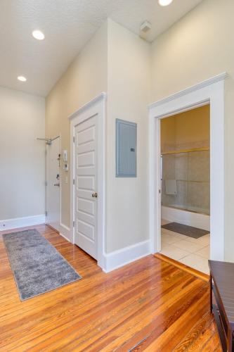 Open & Bright - 5 min drive to TIAA Bank field - image 7