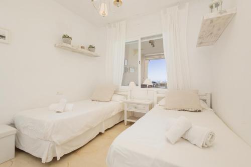 Beautiful beachside duplex apartment with amazing sea views - image 2