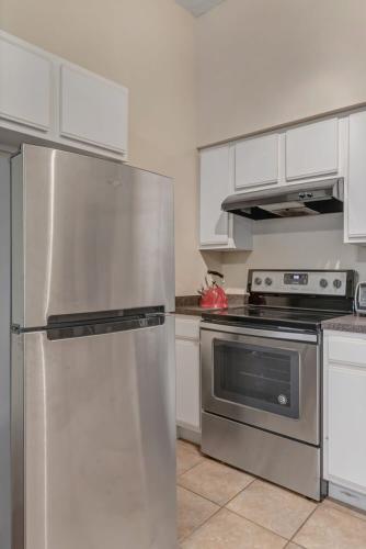 LT Stay Discounts! Cozy 2 BR Apt - Pet Friendly! - image 7