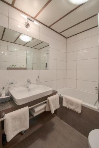 One-Bedroom Apartment II