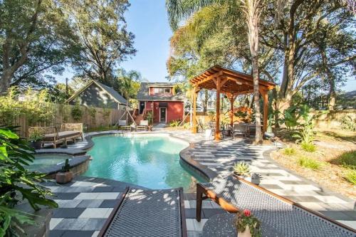Studio loft w pool spa & gardens near downtown in Jacksonville, USA