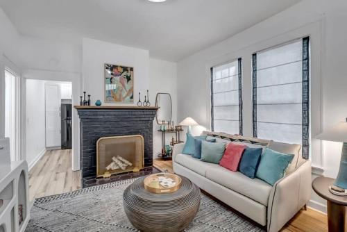 Fourth House - Eclectic and fun 1BR in SPR thumb 3