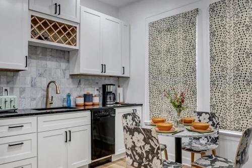 Fourth House - Eclectic and fun 1BR in SPR detail