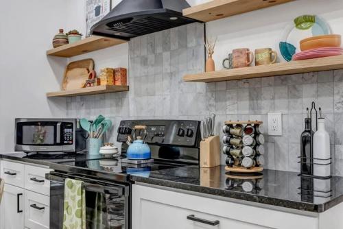 Fourth House - Eclectic and fun 1BR in SPR detail