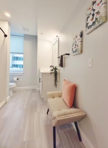 Fun Cozy Apts - 1 25 Mile Walk to TIAA Bnk Fld, Джэксонвилл (фото 7)