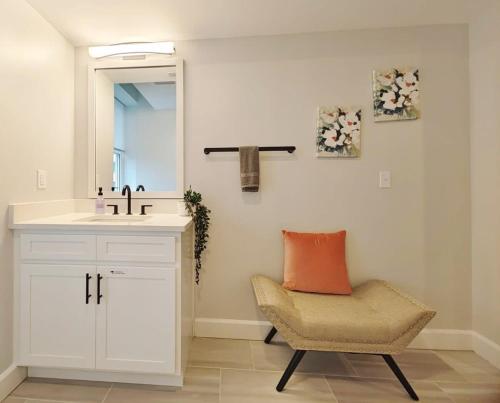 Fun Cozy Apts - 1 25 Mile Walk to TIAA Bnk Fld, Джэксонвилл (фото 8)