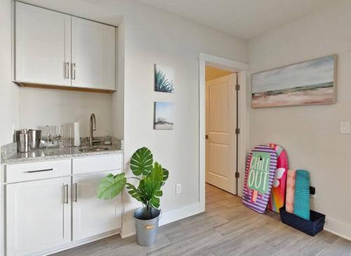 Beach Retreat Complex w Pool - Sleeps 25 Beach Retreat Complex w Pool - Sleeps 25