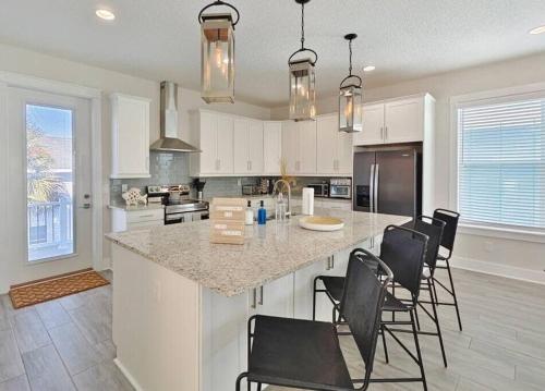 Beach Retreat Complex w Pool - Sleeps 25 Beach Retreat Complex w Pool - Sleeps 25