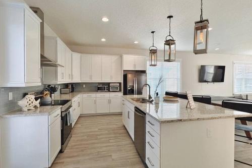 Beach Retreat Complex w Pool - Sleeps 25 Beach Retreat Complex w Pool - Sleeps 25