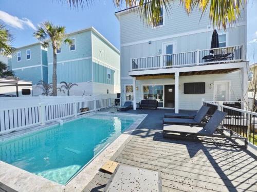 Beach Retreat Complex w Pool - Sleeps 25 Beach Retreat Complex w Pool - Sleeps 25