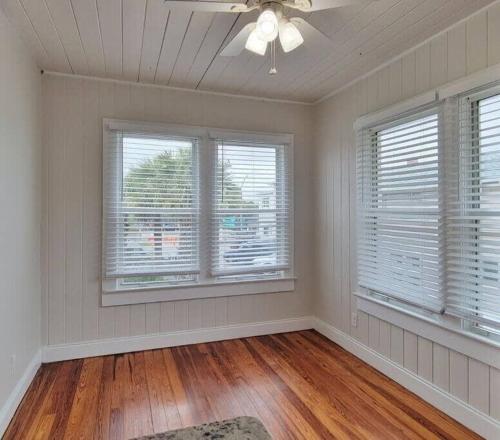 Beach Retreat Complex w Pool - Sleeps 25 Beach Retreat Complex w Pool - Sleeps 25