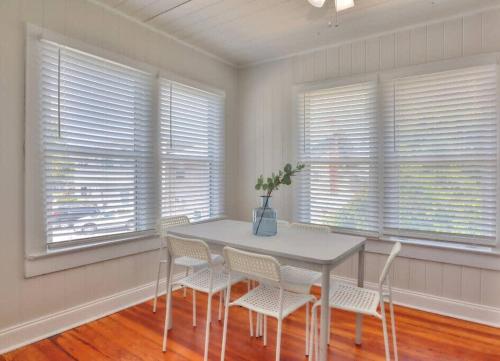 Beach Retreat Complex w Pool - Sleeps 25 Beach Retreat Complex w Pool - Sleeps 25