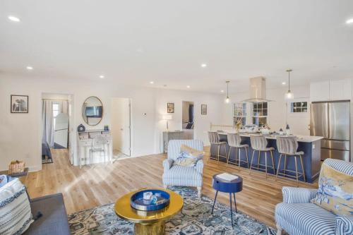 Stylish + fresh bungalow 2 blocks from N-MC Stadium in Annapolis, USA