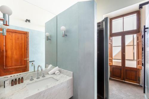 5-Bedroom Holiday Apartments in Campo de Fiori - image 12