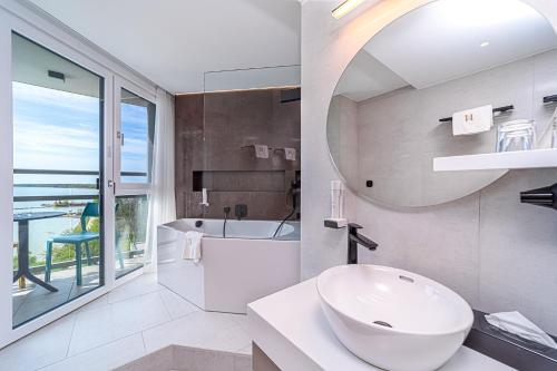 544686496 Hotel Helikon, Keszthely