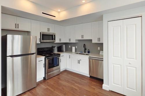 Fun Cozy Apts - 1 25 Mile Walk to TIAA Bnk Fld near Prime F. Osborn Convention Center