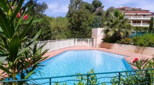 CARBAU Maisonnette pour 8 personnes dans une résidence privée avec piscine à Carqueiranne - Location saisonnière - Carqueiranne