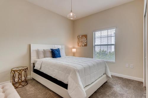 4810 LL - 5BD Private Pool Townhome - Storey Lake in Kissimmee, USA