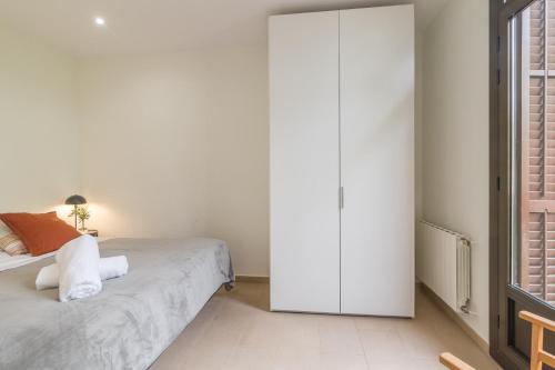 My Space Barcelona - Spacious and Modern Apartment near the Hospital Clinic, Barcelona (photo 7)