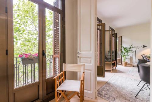 My Space Barcelona - Spacious and Modern Apartment near the Hospital Clinic, Barcelona (photo 2)