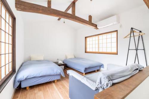 2 twin beds