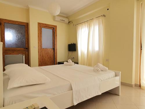 Family Suite with Balcony image 1