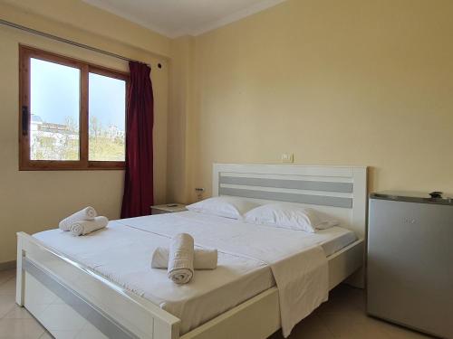 Triple Room with Balcony image 4