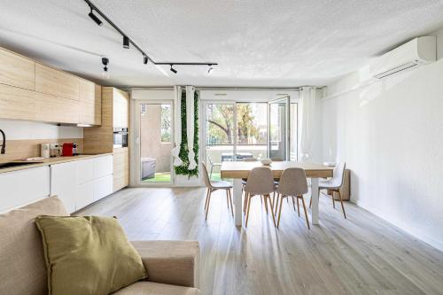 Comfort and serenity with A-C, Parking and Balcony