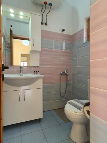 Double Room with Balcony image 2