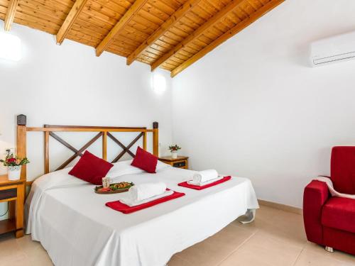101 Bright Accomodation with Pool View 2