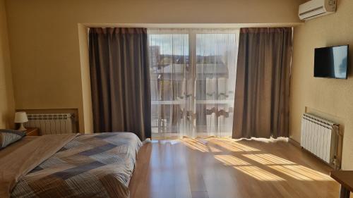1 queen bed