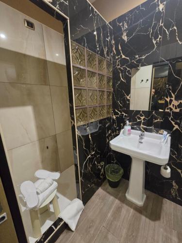 Hotel Iris - image 14